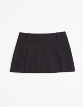 Abercrombie & Fitch Black Pleated Mid-rise Mini Skort